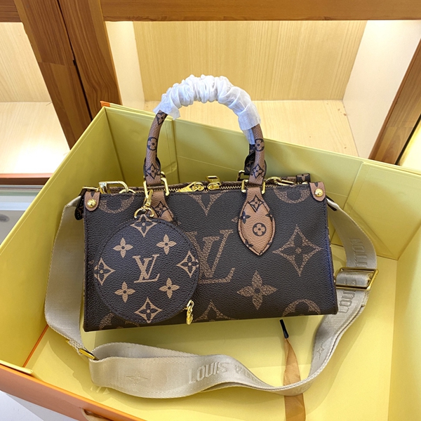 ルイヴィトンバッグ背面デザイン